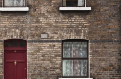 Anh Hàng Mi và chị Cửa Sổ