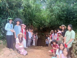 Một ngày tháng Bảy về thăm địa đạo Vịnh Mốc