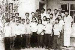 Nửa thế kỷ Búp trên cành