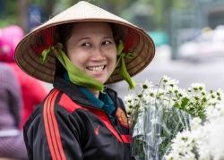 Hoa em vào phố