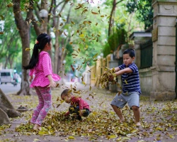 Bé tập chạy hè vui