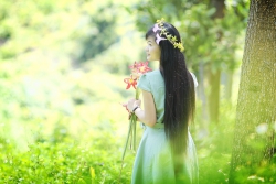 Một nửa...
