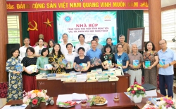 Nhà Búp trao tặng hơn 600 cuốn sách cho Thư viện tỉnh Hưng Yên