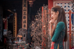 Người đàn bà làm gì khi buồn