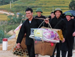 Phiên chợ Phố Cáo