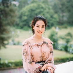 Em chẳng có gì ngoài trái tim yêu